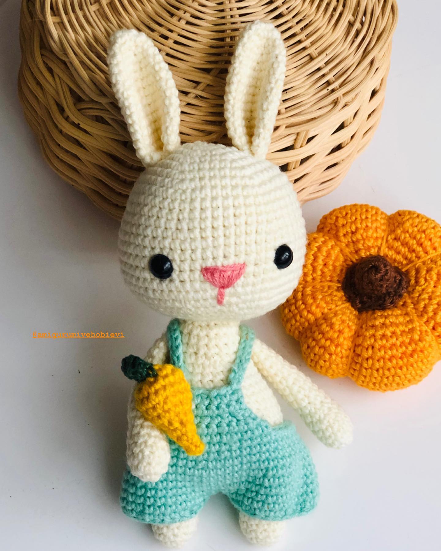 Spring Bunny Amigurumi Free Pattern – Amigurumi