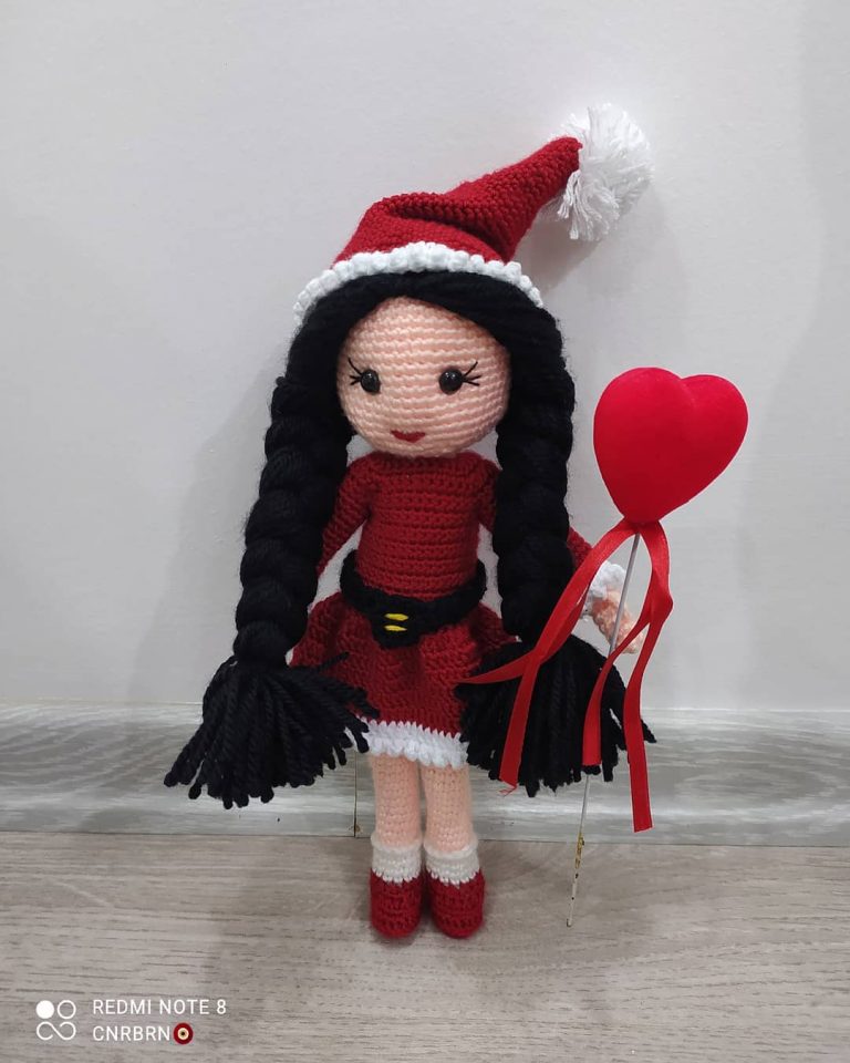 Phoebe Christmas Doll Amigurumi Free Pattern – Amigurumi