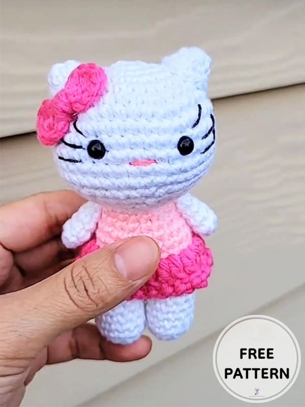 Free Amigurumi Pattern  Hello kitty items, Hello kitty crochet, Hello kitty