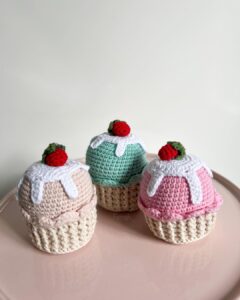 Christmas Cupcake Amigurumi Crochet Free Pattern – Amigurumi